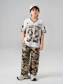 SHEIN 青少年春夏迷彩与字母印花 V 领短袖图案 T 恤和全印花休闲裤套装 - 白色 - 查看 1