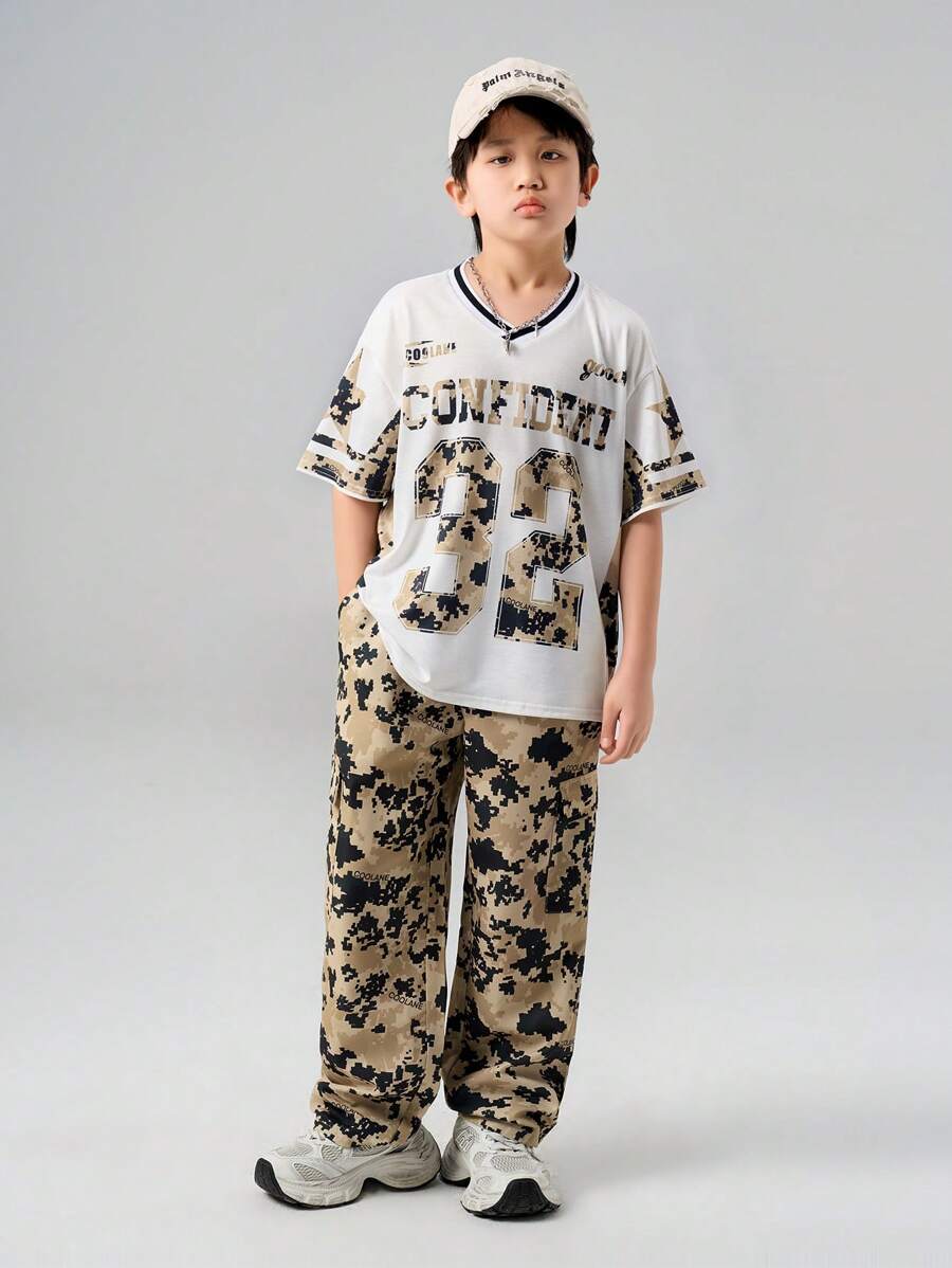 SHEIN 青少年春夏迷彩与字母印花 V 领短袖图案 T 恤和全印花休闲裤套装 - 白色 - 查看 1