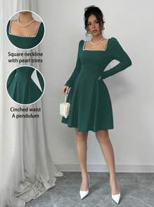 Elenzga 方领泡泡珍珠装饰腰部合身喇叭形优雅浪漫女式连衣裙 - 墨綠色 - 查看 1