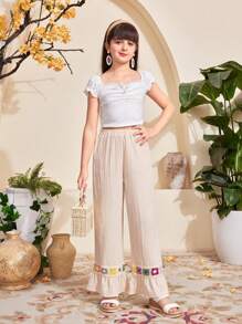SHEIN Calça Pantalona Plus Size para Meninas Adolescentes com Ajuste Largo, Plissado, Bordado Floral, Adequada para Férias, Escola, Praia na Primavera e Verão - Bege - Visão 3