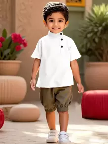 SHEIN Leap Crew 2 pièces Ensemble de jeunes garçons décontracté, confortable, mode, simple, pratique, polyvalent, doux, confortable, chemise col mi-porte inclinée et short lanterne, ensemble