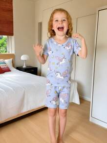 Conjunto de pijama de niña con parte superior de manga corta con estampado de unicornio lindo y shorts ceñidos a juego, ajuste ceñido