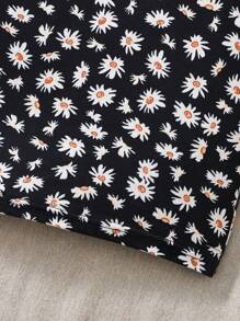 SHEIN Teen Girls White Knit Ribbed Splice Black Daisy Ditsy Floral Sleeveless 2 In 1 Dress, Suitable For Casual, Vacation And Outing