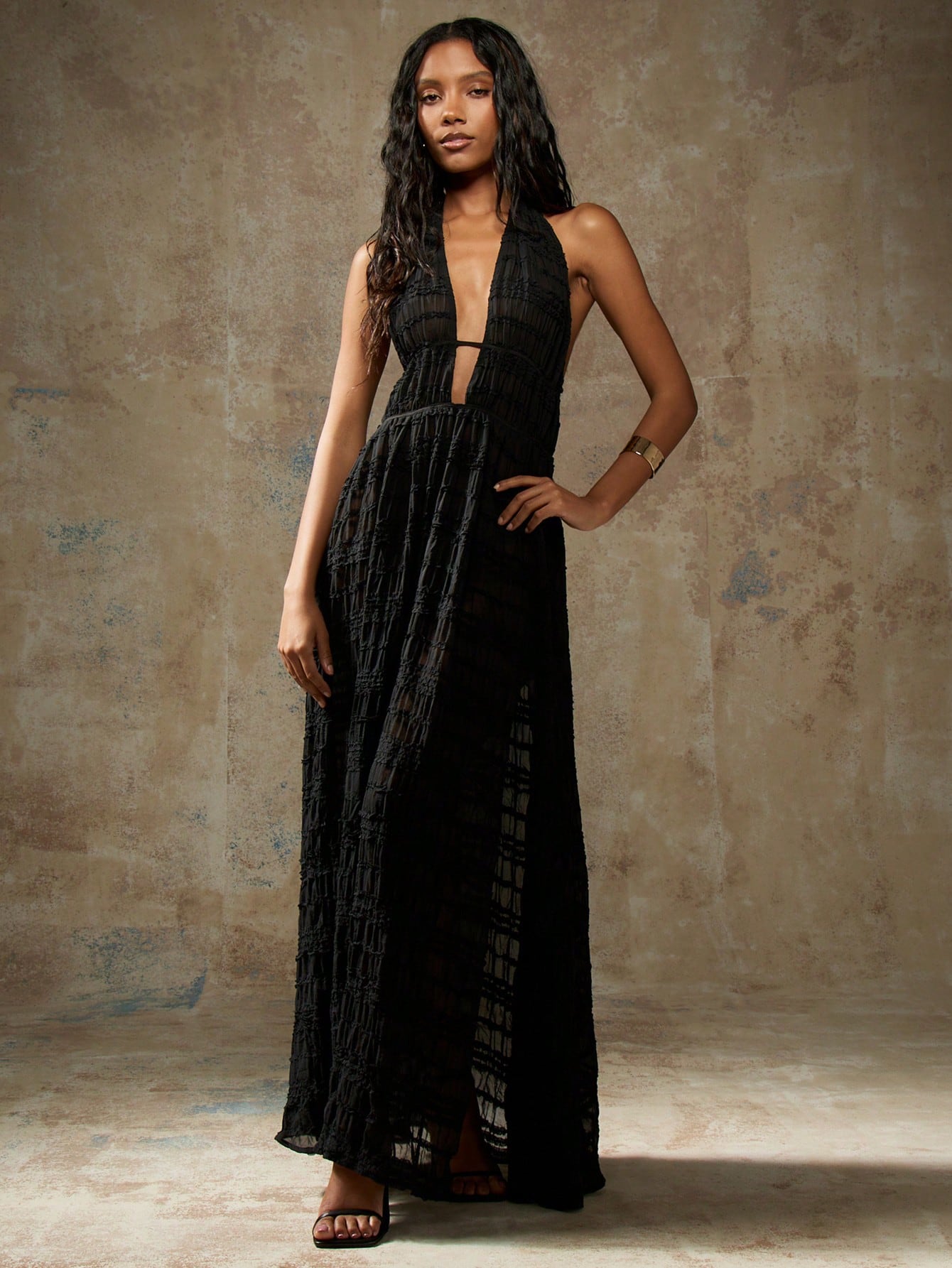 MISSGUIDED Strappy Halter Neck Maxi DressMISSGUIDED