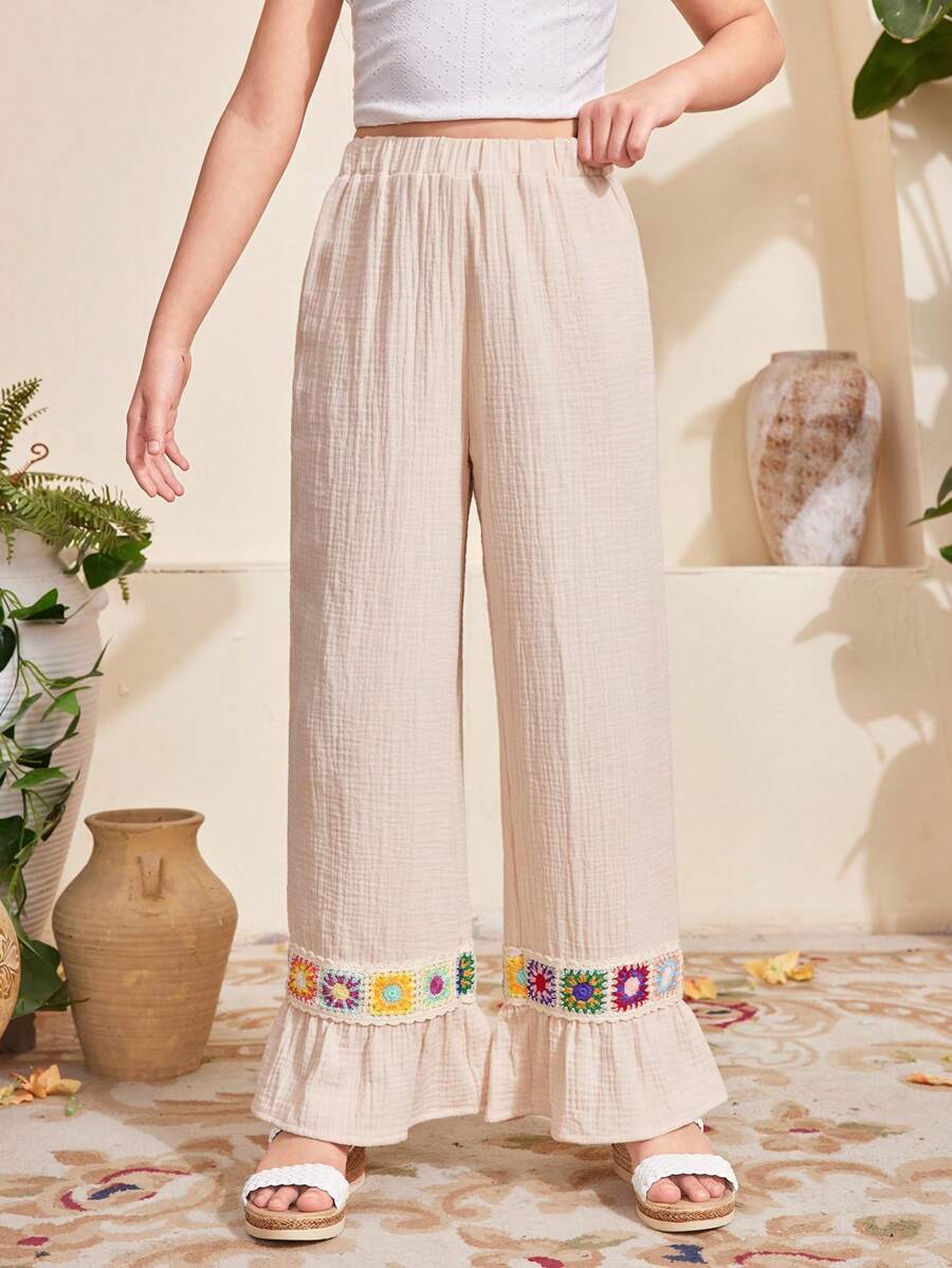SHEIN Calça Pantalona Plus Size para Meninas Adolescentes com Ajuste Largo, Plissado, Bordado Floral, Adequada para Férias, Escola, Praia na Primavera e Verão - Bege - Visão 1