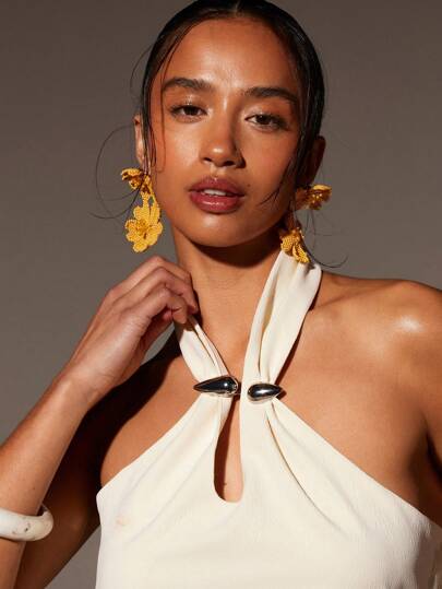 Athîral 女士优雅性感纯色吊带金属扣镂空褶皱露背上衣