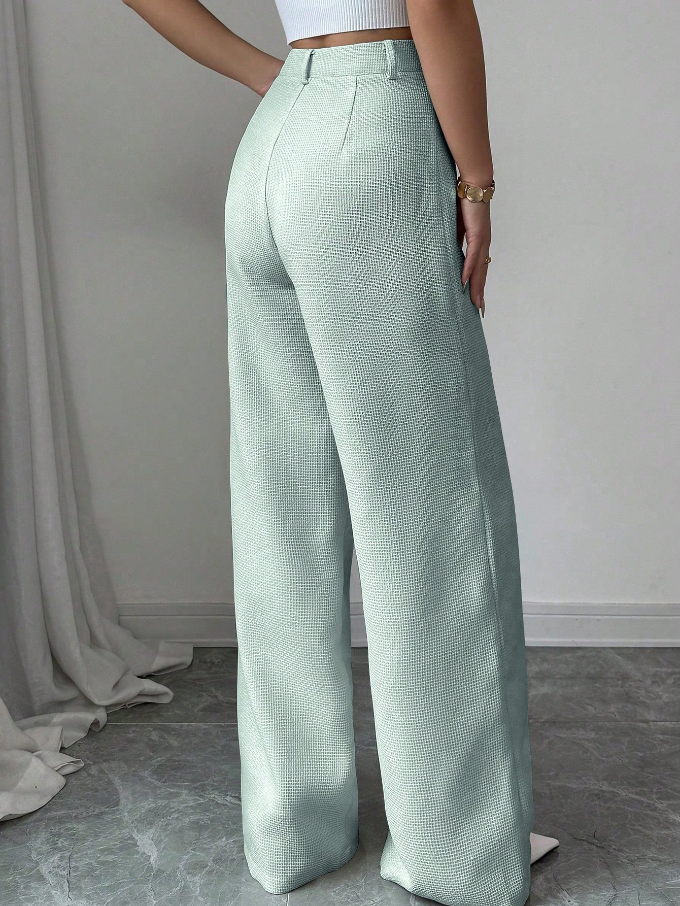 Chiquease بنطلون قماشي ذو نسيج ملمس قطني بلون المش...