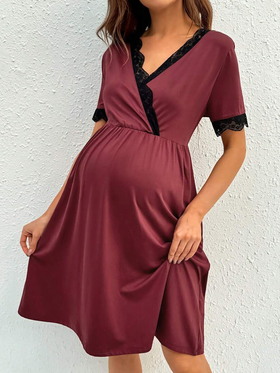 SHEIN 孕妇 V 领短袖哺乳连衣裙，配撞色蕾丝 - 酒紅色 - 查看 1