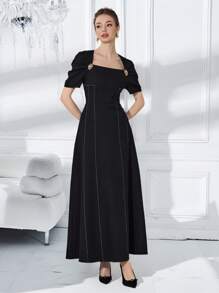 Modelyn Vestido Longo Elegante Feminino com Decote Quadrado, Manga Bufante e Decoração Metálica - Preto - Visão 2