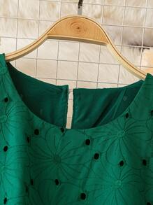 SHEIN Clasi 大码春夏刺绣镂空圆领泡泡袖 A 字形连衣裙 - 墨綠色 - 查看 4