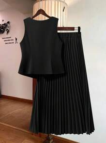 SHEIN Clasi Plus Size Women Jednokolorowy Bezrękawnik i Spódnica Plisowana w kształcie litery A Zestaw 2 Części