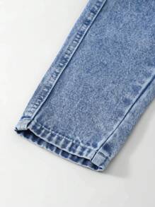 年轻男孩洗水浅蓝色牛仔裤，宽松直筒裤，做旧效果，时尚街头风格，休闲日常简约百搭，男孩牛仔裤 - 淺色水洗藍 - 查看 4