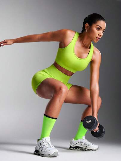 Powerista Conjunto deportivo de top corto y shorts en color verde fluorescente para mujer