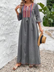 SHEIN LUNE Vestido de rayas grises bordado con parches, estilo Medio Oriente para el Ramadán, con la cintura ceñida, mangas acampanadas y volantes en el bajo, para uso casual de vacaciones