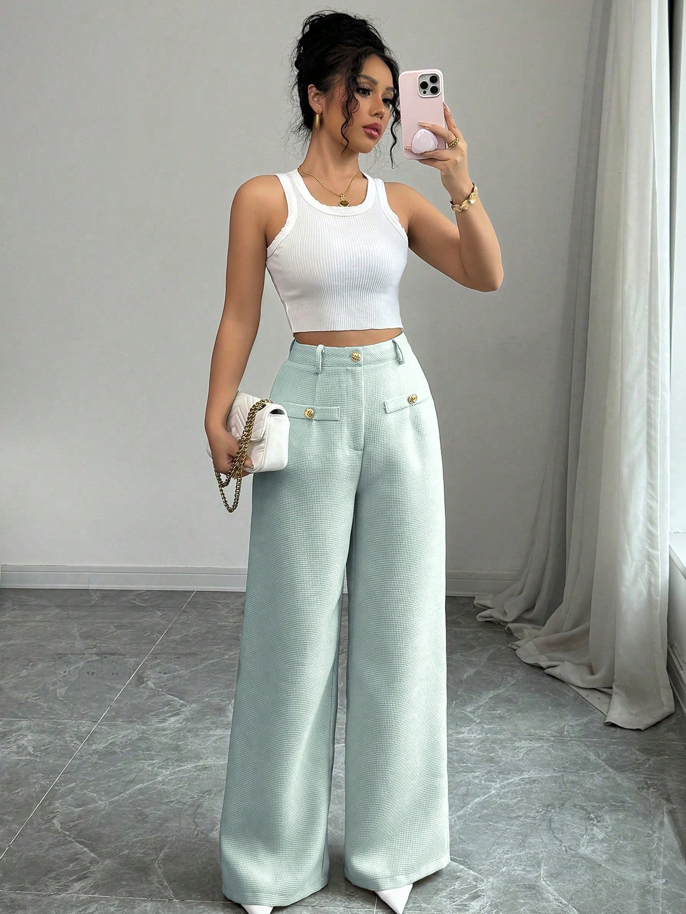 Chiquease بنطلون قماشي ذو نسيج ملمس قطني بلون المش...