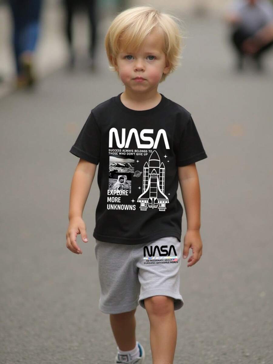 年轻男孩火箭线印花圆领短袖黑色 T 恤和灰色印花短裤 2 件套休闲装 - 黑色 - 查看 1