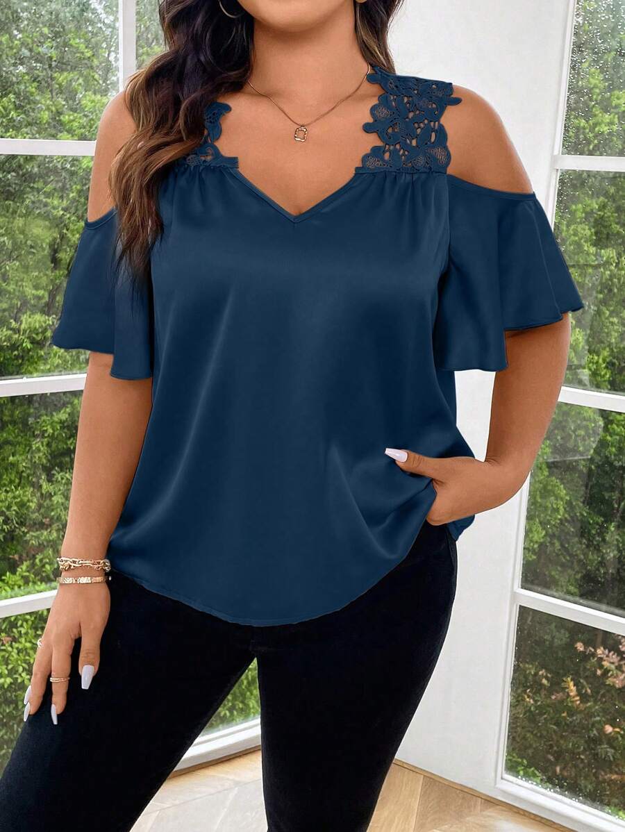 SHEIN LUNE Blusa de talla grande informal de unicolor con aplicación de encaje y hombros abiertos - Azul Marino - Ver 1
