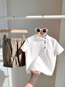 SHEIN Leap Crew 2 pièces Ensemble de jeunes garçons décontracté, confortable, mode, simple, pratique, polyvalent, doux, confortable, chemise col mi-porte inclinée et short lanterne, ensemble