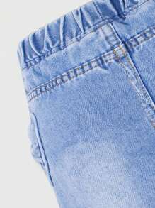 SHEIN Playful Pals 年轻女孩休闲百搭百搭可爱蝴蝶结提花口袋舒适宽松直筒水洗牛仔裤，适合日常外出 - 淺色水洗藍 - 查看 4