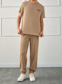 RueChic Conjunto de camiseta regular para hombres con tela de gofre y bordado de letra