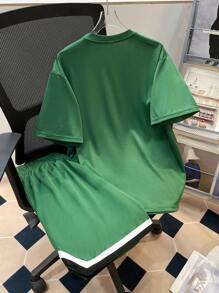 SHEIN 青少年男童休闲街头风格字母印花圆领宽松 T 恤和撞色短裤两件套 - 墨綠色 - 查看 2