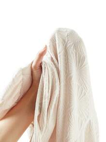 Ellevyn 女士优雅白色提花针织荷叶边领羊腿袖修身 T 恤 - 白色 - 查看 9