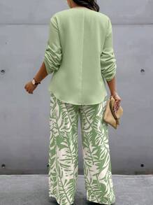 Plus Size 2 Pieces Set: Solid Color Cutout Neck Shirt & Random Print Pants, Vacation Casual - Multicolor - View 2