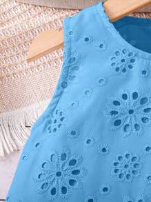 SHEIN Leap Crew Young Girl Round Neck Splice Lace Trim Top With Splice Lace Trim Shorts, Hollow-Out Embroidery 2 Pieces Set - Blue - View 3