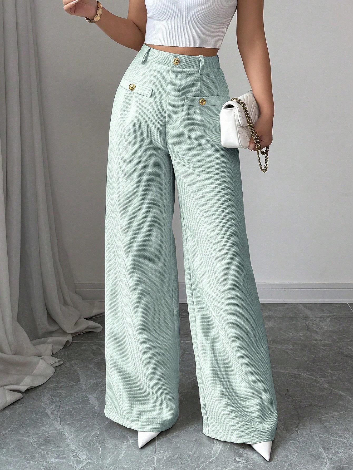 Chiquease بنطلون قماشي ذو نسيج ملمس قطني بلون المش...