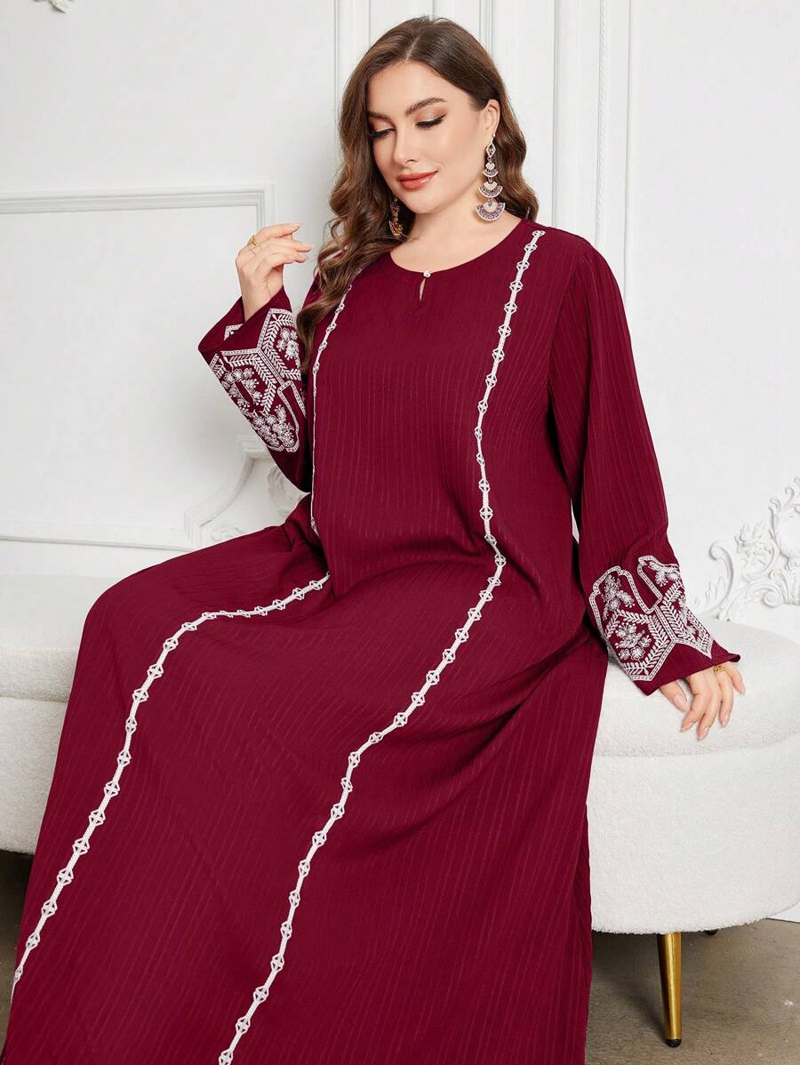 Al Najma 大码女式圆领刺绣阿拉伯长款连衣裙，端庄