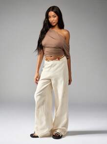 MISSGUIDED Draped Off-Shoulder Ruched Top Contemporary Casual Evening Top Elegant Stretch Slinky Fabric Asymmetric Design Modern Party Clubwear - Brown - View 3