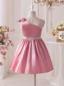 SHEIN Glamorique Kids Girls' Sleeveless One Shoulder Satin Luxurious Elegant Silver Ribbon Zipper Dress, Spring/Summer Young Girl Party Dress Young Girl Birthday Dress