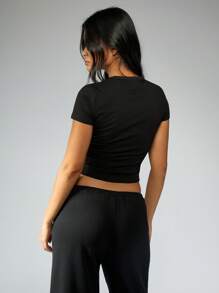 MISSGUIDED Last Mood 短款 T 恤基本款都市街头风格个性文字印花短袖棉混纺休闲运动家居服周末必备 - 黑色 - 查看 2