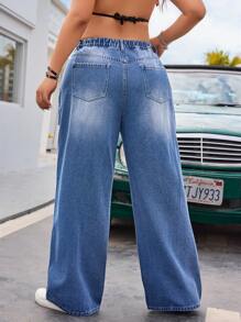 SHEIN EZwear 大码宽松牛仔纯色做旧休闲牛仔裤，宽松阔腿妈妈牛仔裤，适合夏季时尚春夏海滩度假休闲裤，无弹力西部风女装，波西米亚风热带度假女装 - 淺色水洗藍 - 查看 2
