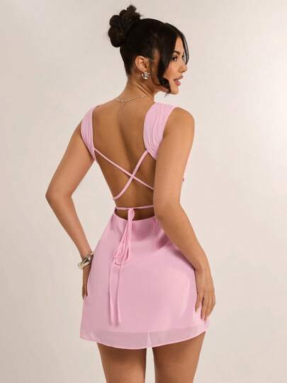 SHEIN BAE Vestido Mini Sexy com Alça Cruzada e Decote Quadrado em Rosa Claro Sólido, Adequado para Uso Diário, Noite, Baladas, Festas, Reuniões, Festas à Beira da Piscina, Roupas de Volta às Aulas, Roupas de Férias para Mulheres, Roupas de Festival de Música, Roupas de Festival de Música Country, Roupas de Concerto