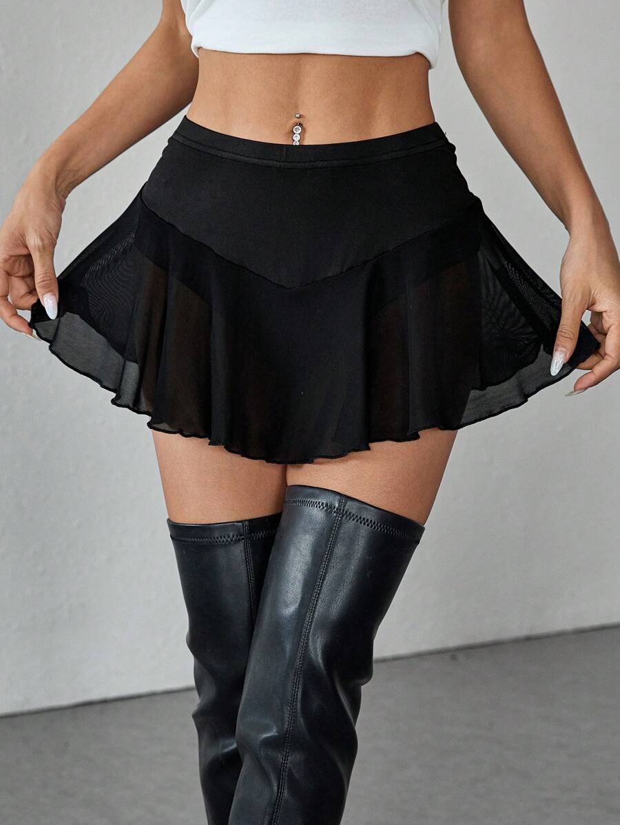 SHEIN PETITE Shorts mini plisados de unicolor para mujer, estilo minimalista adecuado para el verano - Negro - Ver 1