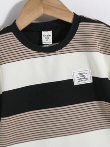 SHEIN 2 件套年轻男孩休闲校园风格舒适时尚百搭简约可爱 2 合 1 条纹圆领短袖上衣和松紧腰短裤套装，适合日常、上学、郊游、运动、春夏季，羊毛，加厚 - 卡其色 - 查看 3