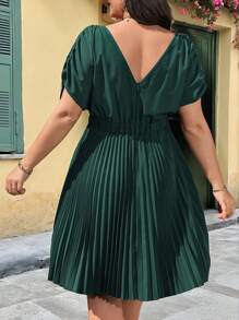 SHEIN Clasi Vestido Plus Size Feminino em Cor Sólida, Manga Morcego, Cintura Franzida, Barra com Pregas, Casual de Verão - Verde - Visão 2