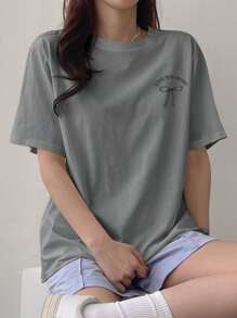 DAZY 女式正面和背面字母印花 T 恤，简约时尚设计，适合夏季可爱上衣、图案 T 恤 - 淺灰色 - 查看 6