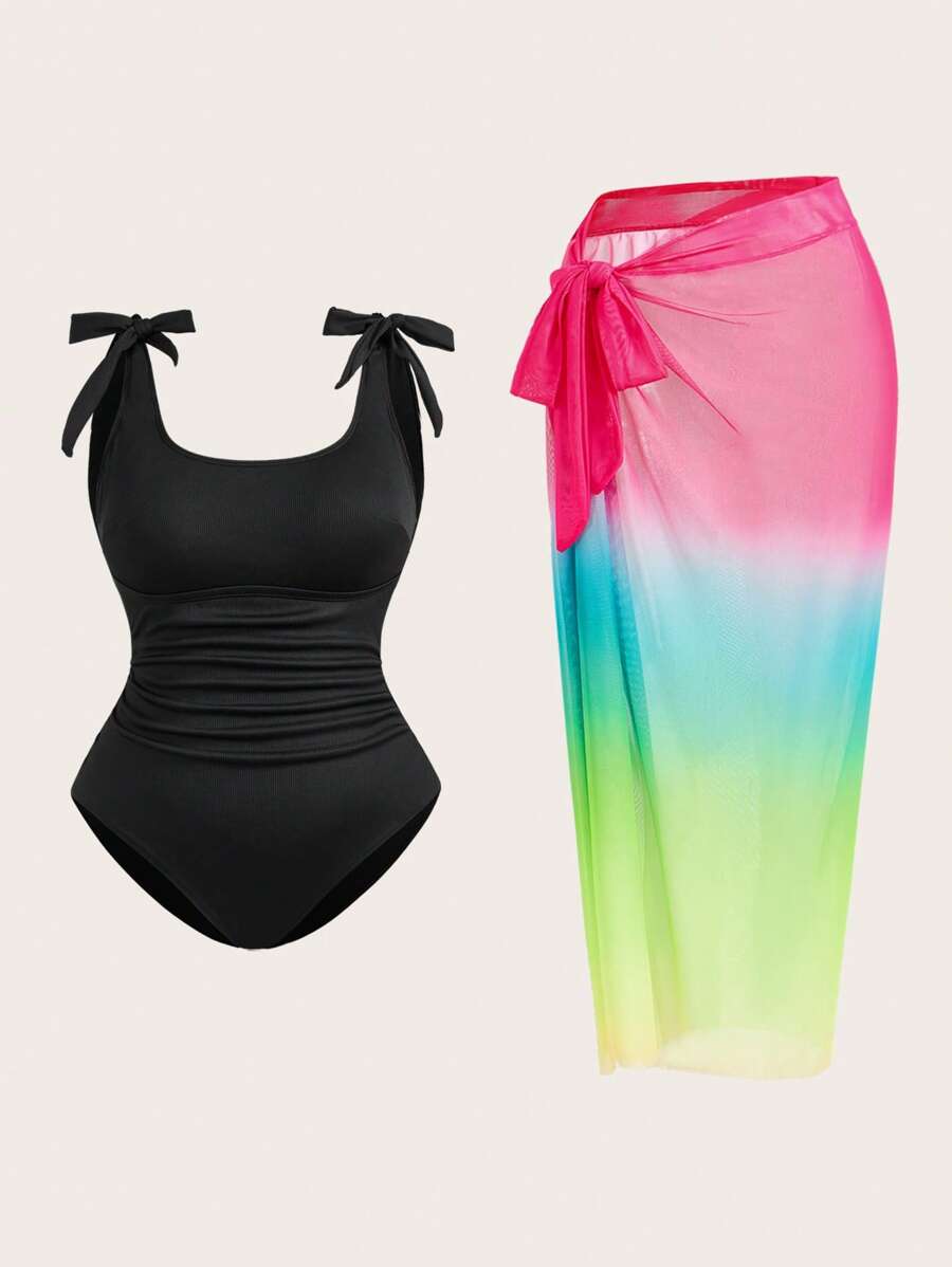 SHEIN Jednoczęściowy kostium kąpielowy w dużym rozmiarze w jednolitym kolorze z sarongiem z szyfonu z nadrukiem ombre i spódnicą