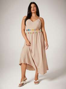 SHEIN VCAY Plus Size Camisole Dress With Floral Woven Band Patchwork Spring Outfits For Women Summer Clothes Easter Rave Outfits Western Wear Women Boho Graduation Dress Beach Outfits Baggy Off The Shoulder High Waisted Backless Vacation Outfits Women Cottagecore Backless Dress Tropical Plain