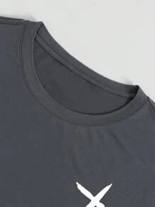 Manfinity LEGND 大码男士休闲简约十字印花修身 T 恤