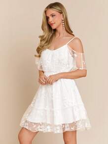 Amorya 女士荷叶边细肩带白色网眼刺绣伞形下摆 A 字型优雅婚礼宾客芭铎式浪漫迷你连衣裙