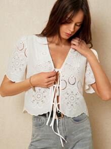 Poéselle 迷人的孔眼蕾丝前系带衬衫 - 适合凉爽的夏日，女式孔眼上衣，短款衬衫，夏季轻薄衬衫，蕾丝细节时尚，波西米亚风格 - 白色 - 查看 4