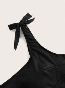 SHEIN Jednoczęściowy kostium kąpielowy w dużym rozmiarze w jednolitym kolorze z sarongiem z szyfonu z nadrukiem ombre i spódnicą