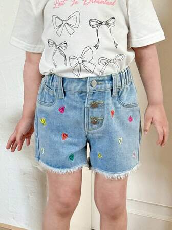 Mädchen Jeans-Shorts im lässigen und niedlichen Stil mit bunter Herz-Stickerei, Gummibund, Knopfverschluss und ausgefranstem Saum