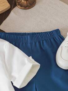 SHEIN 2 件套儿童男孩绿色 Abaya Kaftan Jalabiya 束腰外衣中东风格套装，斋月开斋节国庆节服装，立领衬衫，背部有拼布和绿色短裤，适合度假和海滩 - 藍色 - 查看 6