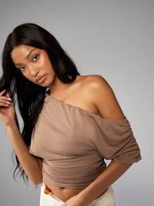 MISSGUIDED Draped Off-Shoulder Ruched Top Contemporary Casual Evening Top Elegant Stretch Slinky Fabric Asymmetric Design Modern Party Clubwear - Brown - View 1
