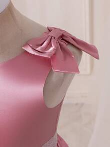 SHEIN Glamorique Kids Girls' Sleeveless One Shoulder Satin Luxurious Elegant Silver Ribbon Zipper Dress, Spring/Summer Young Girl Party Dress Young Girl Birthday Dress