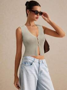 Poéselle Áo len chui đầu không tay màu trơn đơn giản hở vạt đơn giản cho nữ mùa hè có đường xẻ ở gấu áo - Màu be - Xem 3